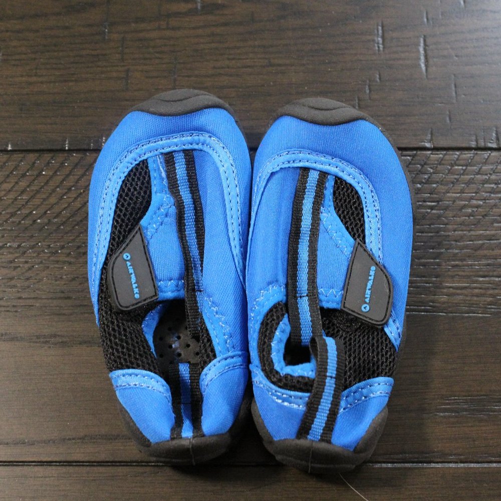Kids/Toddler blue swim water shoes 5/6